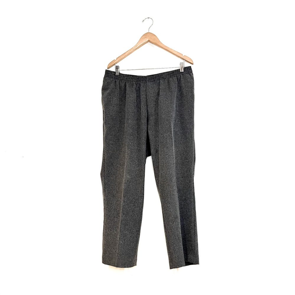 Alia pants with speckled pattern in two shades of gray. Elastic waistband.